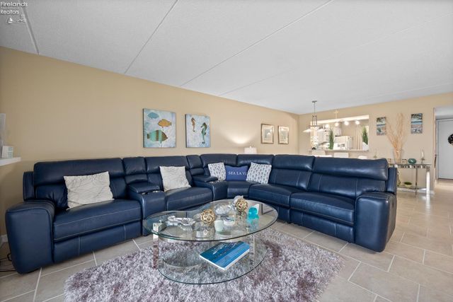 42 Marina Point Drive, Sandusky, OH 44870