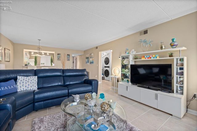 42 Marina Point Drive, Sandusky, OH 44870