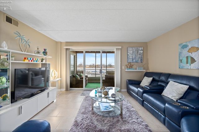 42 Marina Point Drive, Sandusky, OH 44870