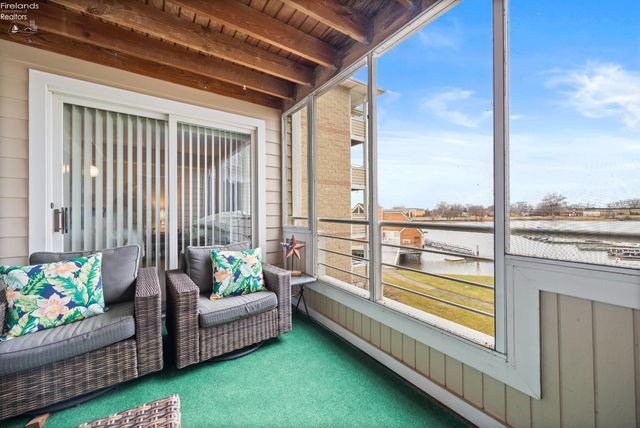 42 Marina Point Drive, Sandusky, OH 44870