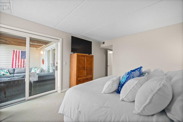 42 Marina Point Drive, Sandusky, OH 44870