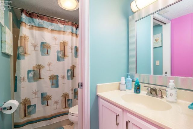 42 Marina Point Drive, Sandusky, OH 44870