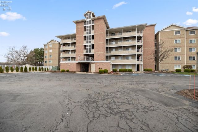 42 Marina Point Drive, Sandusky, OH 44870