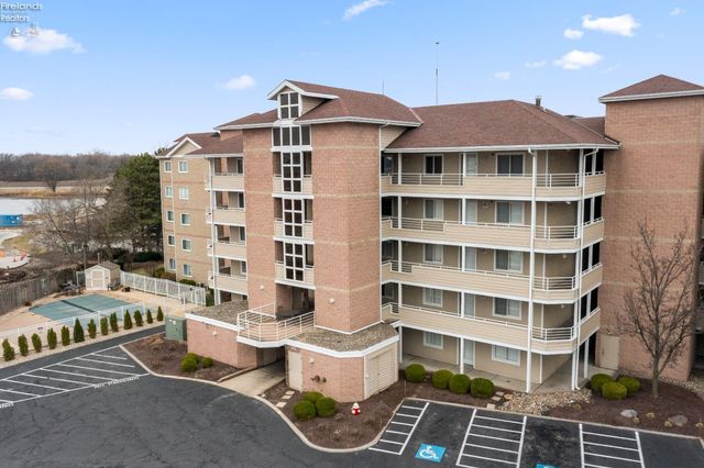 42 Marina Point Drive, Sandusky, OH 44870