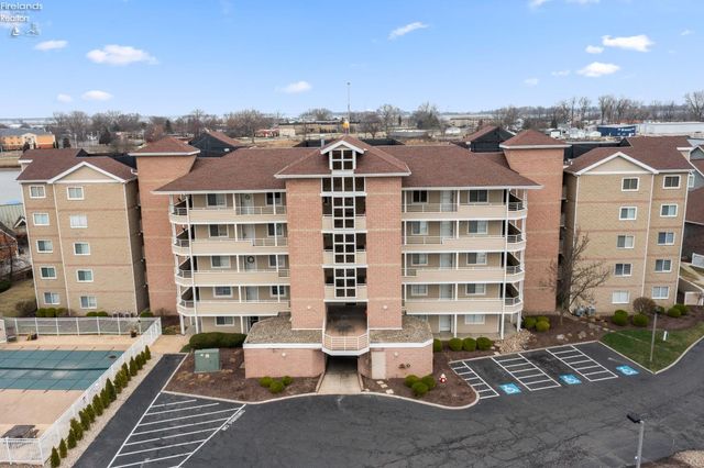 42 Marina Point Drive, Sandusky, OH 44870