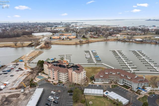 42 Marina Point Drive, Sandusky, OH 44870