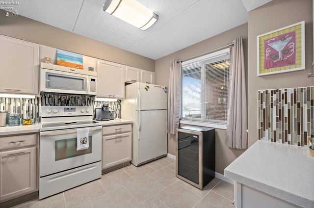 42 Marina Point Drive, Sandusky, OH 44870