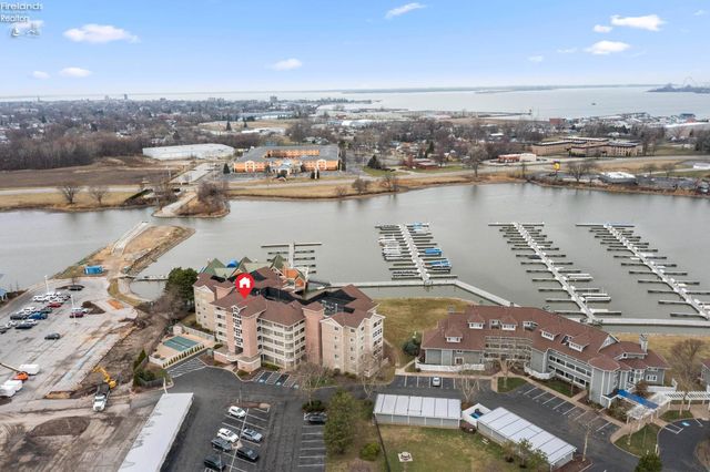 42 Marina Point Drive, Sandusky, OH 44870