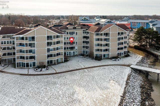 42 Marina Point Drive, Sandusky, OH 44870