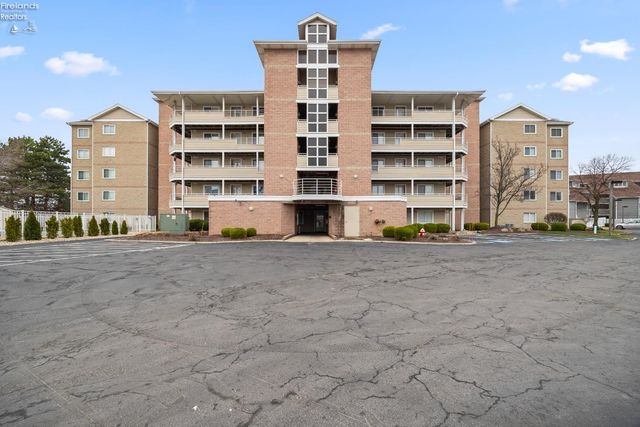 42 Marina Point Drive, Sandusky, OH 44870