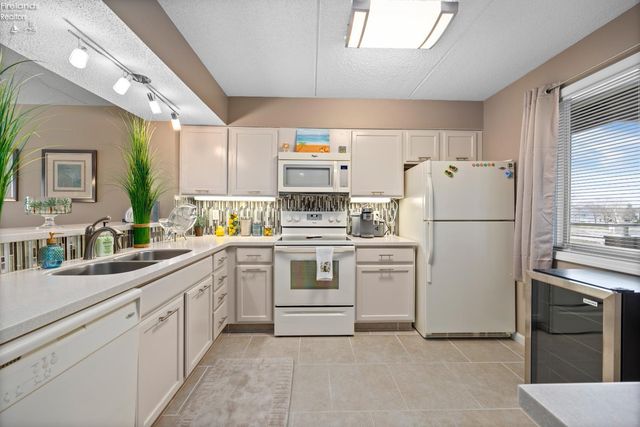 42 Marina Point Drive, Sandusky, OH 44870