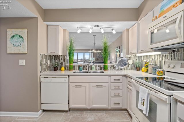 42 Marina Point Drive, Sandusky, OH 44870