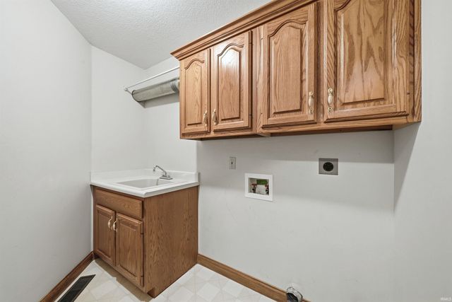8215 Killeen Run, Fort Wayne, IN 46835