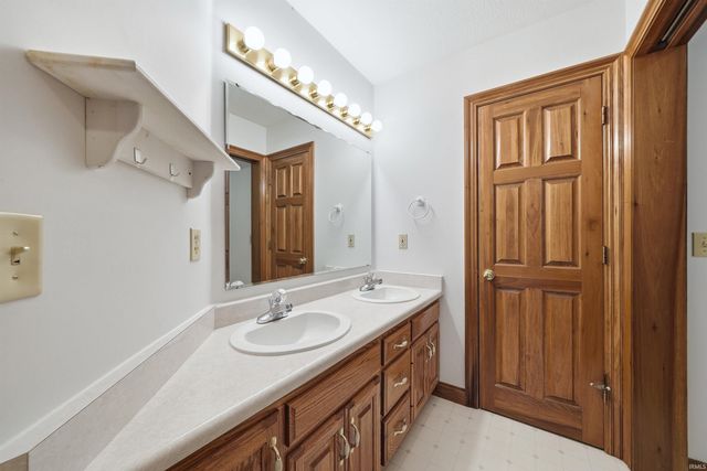 8215 Killeen Run, Fort Wayne, IN 46835
