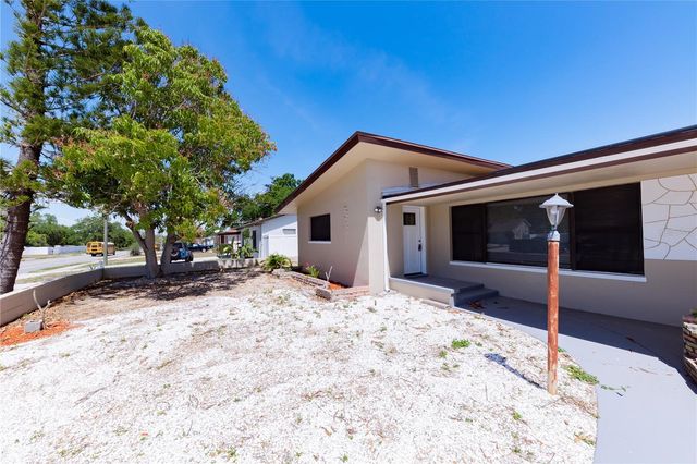 4946 DR MARTIN LUTHER KING JR STREET S, St Petersburg, FL 33705