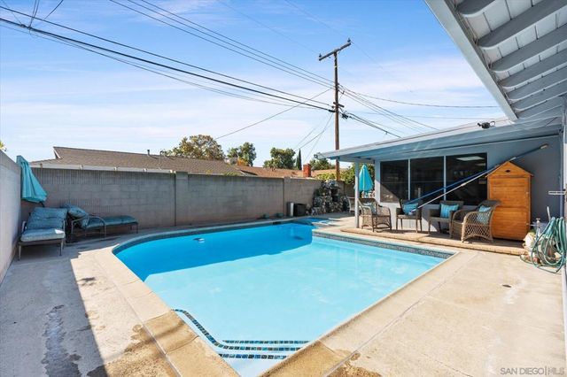 11518 205th St, Lakewood, CA 90715