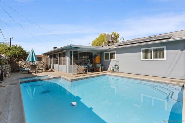 11518 205th St, Lakewood, CA 90715