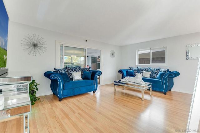 11518 205th St, Lakewood, CA 90715