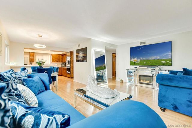 11518 205th St, Lakewood, CA 90715