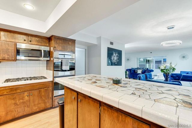 11518 205th St, Lakewood, CA 90715