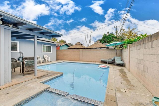 11518 205th St, Lakewood, CA 90715