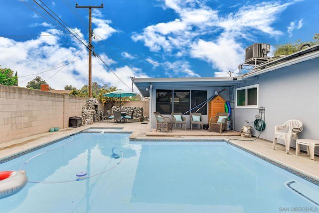 11518 205th St, Lakewood, CA 90715