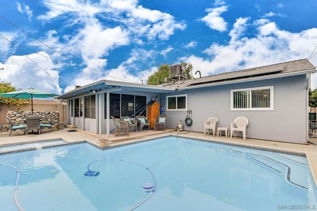 11518 205th St, Lakewood, CA 90715