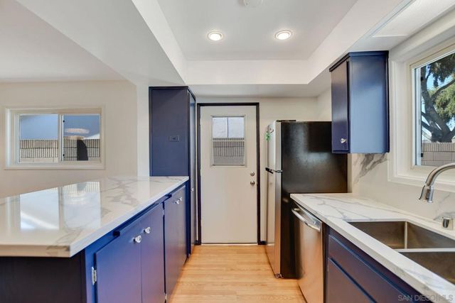 11518 205th St, Lakewood, CA 90715