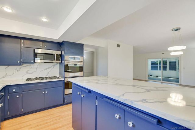 11518 205th St, Lakewood, CA 90715