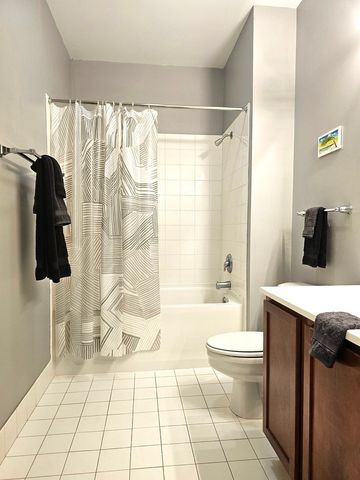 2323 W Pershing Road 230, Chicago, IL 60609