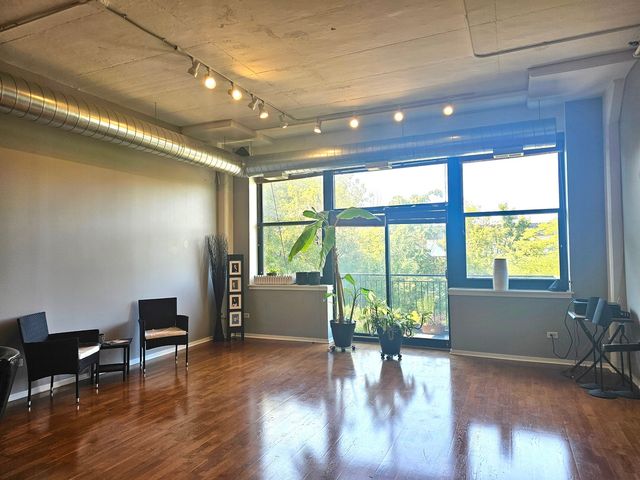 2323 W Pershing Road 230, Chicago, IL 60609