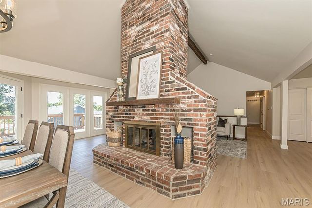1903 Farm Valley Drive, Chesterfield, MO 63017
