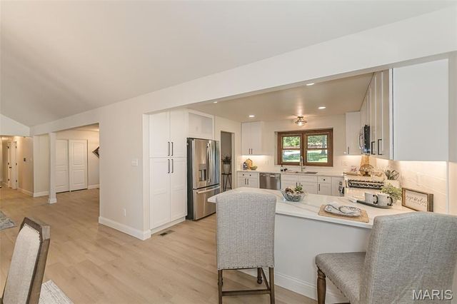 1903 Farm Valley Drive, Chesterfield, MO 63017