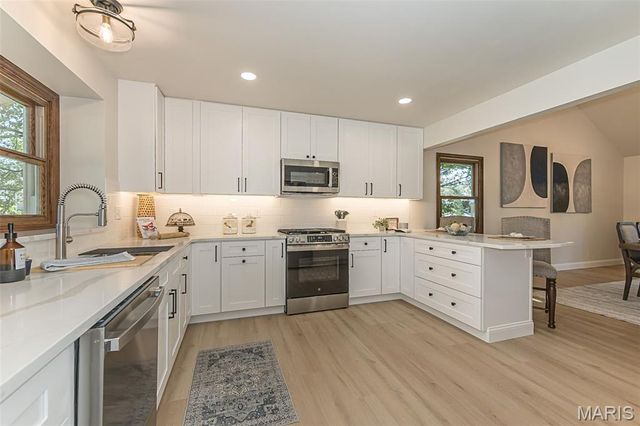 1903 Farm Valley Drive, Chesterfield, MO 63017