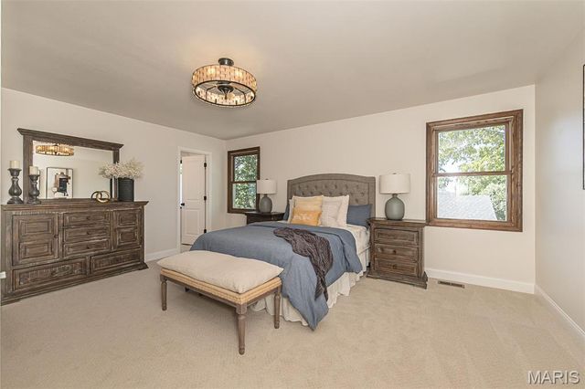 1903 Farm Valley Drive, Chesterfield, MO 63017