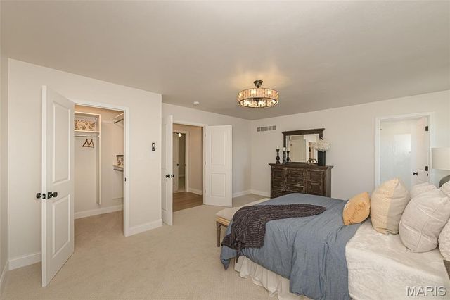 1903 Farm Valley Drive, Chesterfield, MO 63017