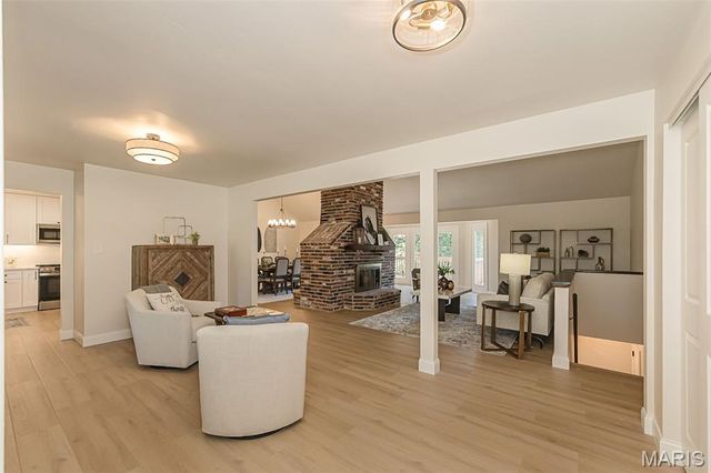 1903 Farm Valley Drive, Chesterfield, MO 63017