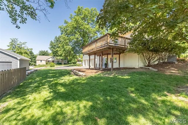 1903 Farm Valley Drive, Chesterfield, MO 63017