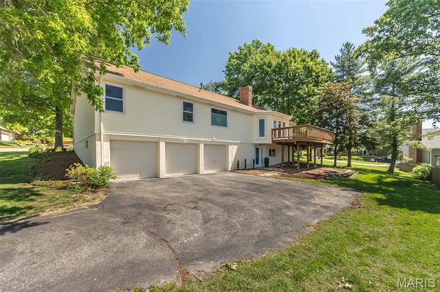 1903 Farm Valley Drive, Chesterfield, MO 63017