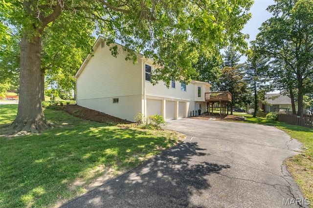 1903 Farm Valley Drive, Chesterfield, MO 63017