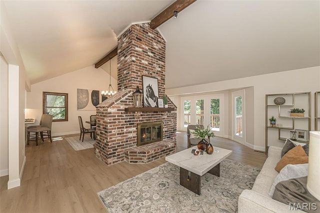 1903 Farm Valley Drive, Chesterfield, MO 63017