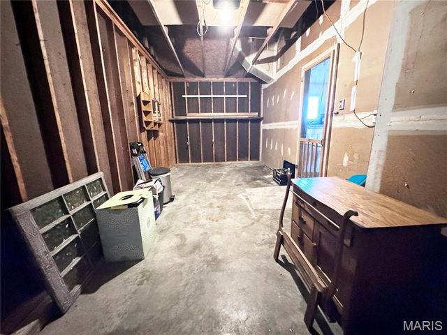 2566 Weymouth Drive, High Ridge, MO 63049