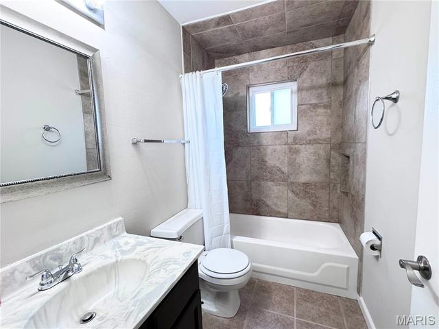 2566 Weymouth Drive, High Ridge, MO 63049