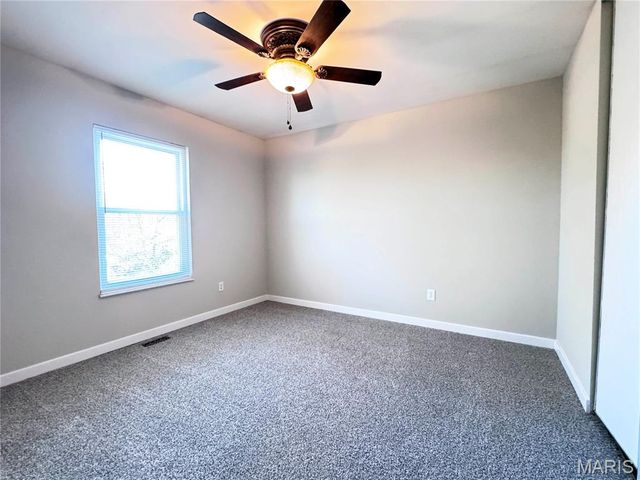 2566 Weymouth Drive, High Ridge, MO 63049