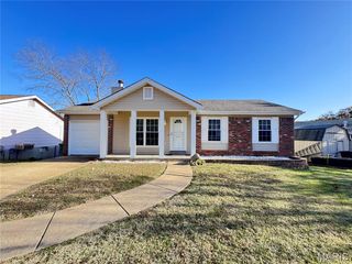 2566 Weymouth Drive, High Ridge, MO 63049