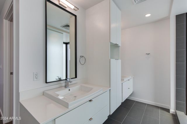 200 W PORTLAND Street 511, Phoenix, AZ 85003