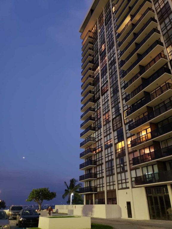 600 NE 36th 510, Miami, FL 33137