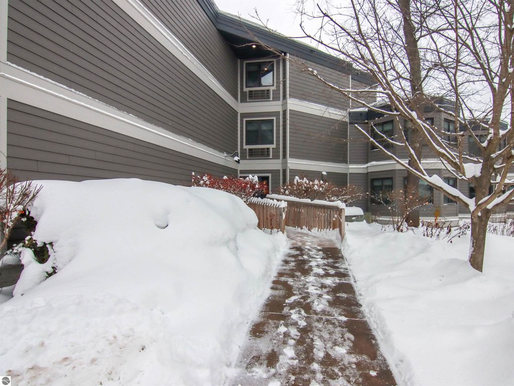 Image 10 of property listing at 12400-Unit 346 Crystal Mountain Drive # 346, Thompsonville, MI 49683