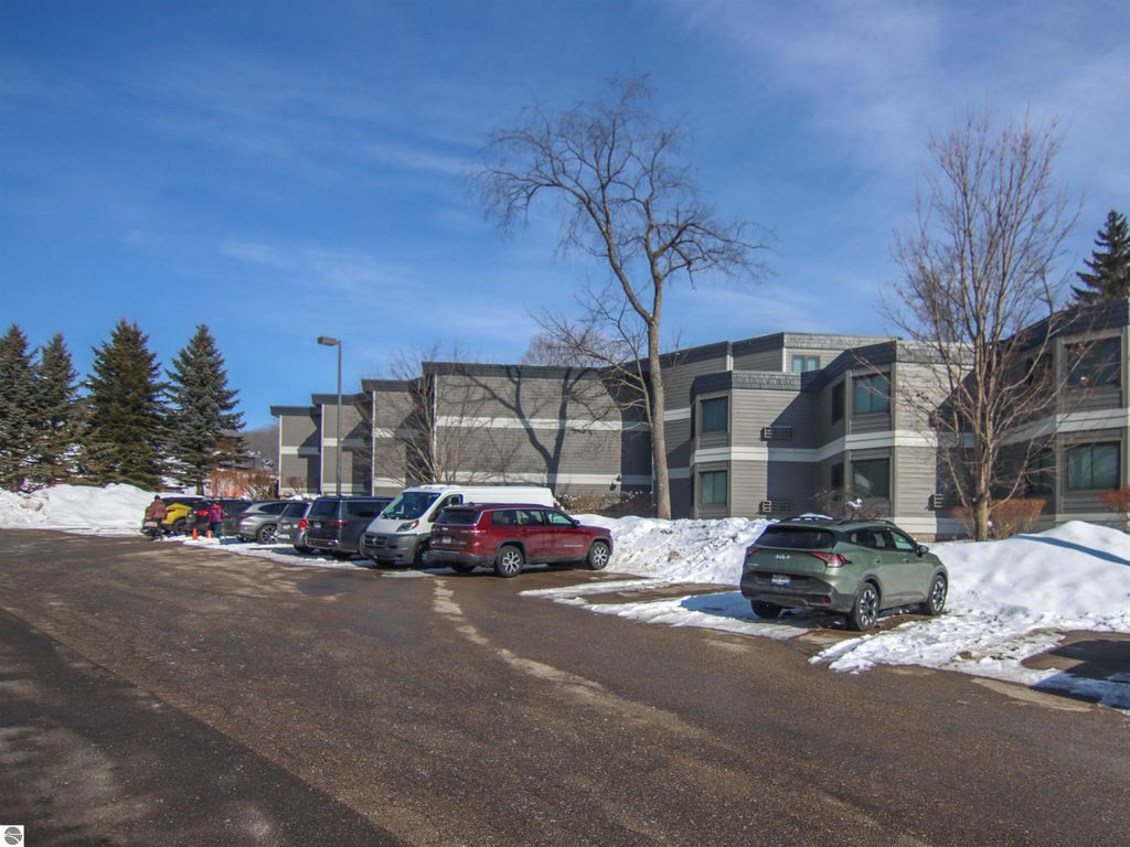 Image 18 of property listing at 12400-Unit 346 Crystal Mountain Drive # 346, Thompsonville, MI 49683