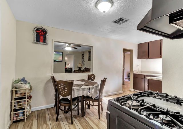 320 Acacia St, Lodi, CA 95240